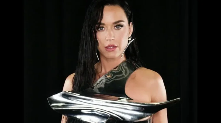 Katy Perry Kecam Lagu "Firework" untuk Video Serangan Militer