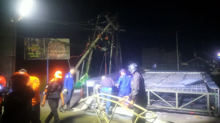 Videotron Roboh dalam Perbaikan, Pemkab Majalengka Klaim Faktor Alam