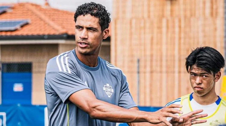 Varane Terapkan Aturan Pembatasan Sundulan untuk Akademi Como 1907