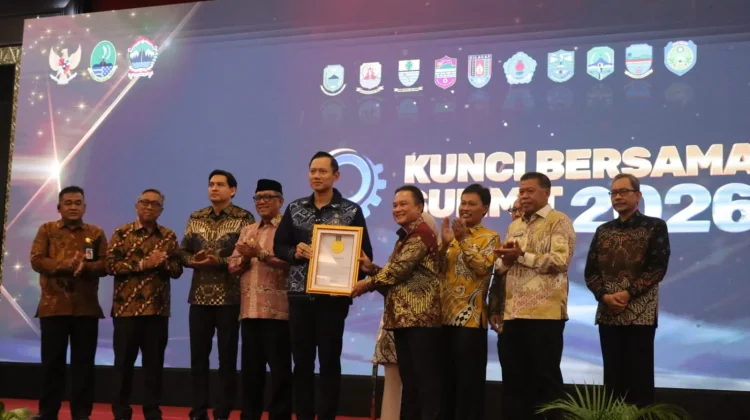 Bupati Kuningan Usulkan Kunci Bersama jadi Desk Investasi Nasional