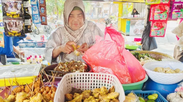 Rujak Gamel Cirebon : Sensasi Gurih Kuah Pindang Makin Diburu Pelancong