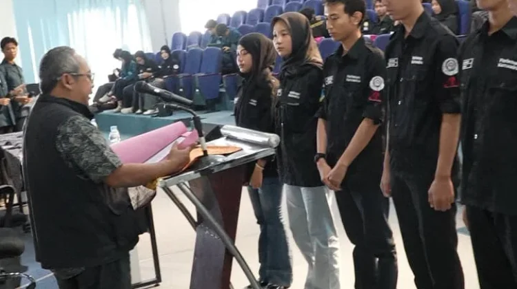 Polindra Lantik Pengurus Organisasi Kemahasiswaan Tahun 2026