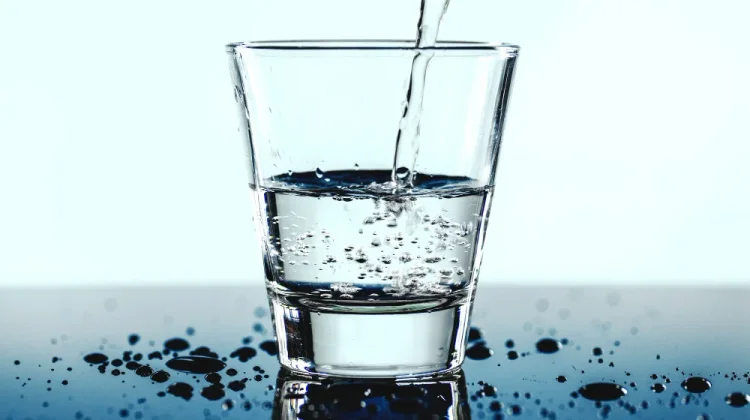 Fakta tentang Air Alkali, Benarkah Lebih Sehat?