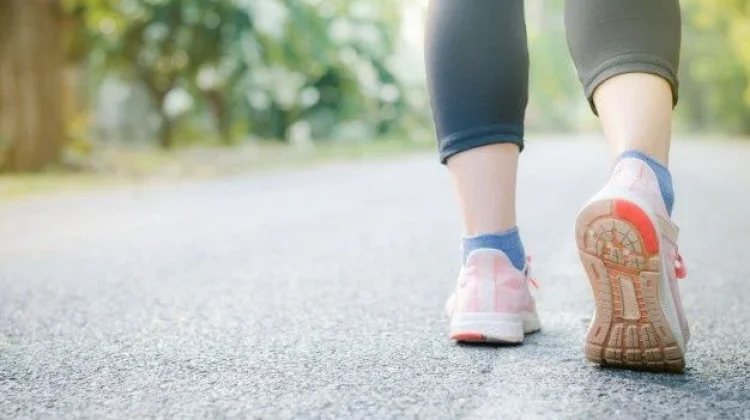 Jalan Kaki Santai Jadi Pilihan Sederhana untuk Menjaga Kebugaran