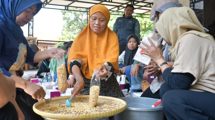 BAZMA Pertamina Balongan Latih Eks TKW Rawadalem Buat Tempe