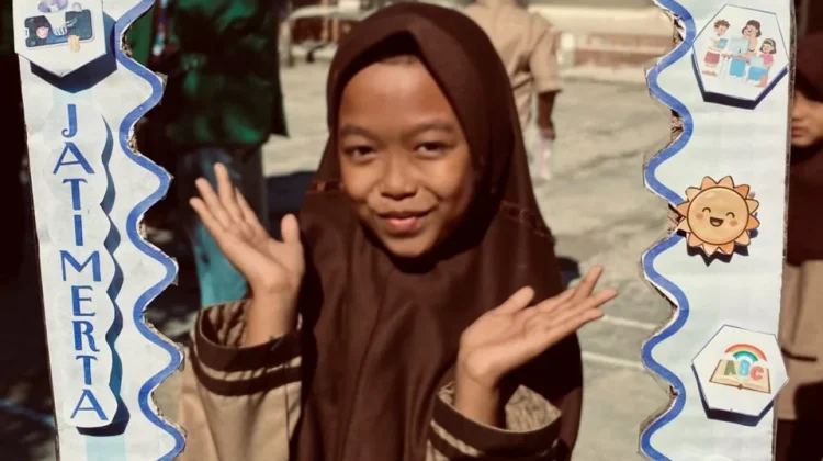 Cerdas Literasi Informasi, Cakap Berteknologi: "Merta Click" Sapa Pelajar Cirebon