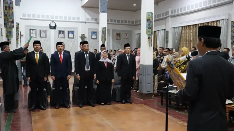 Wali Kota Cirebon Lantik Dewas dan Direksi BUMD Kota Cirebon
