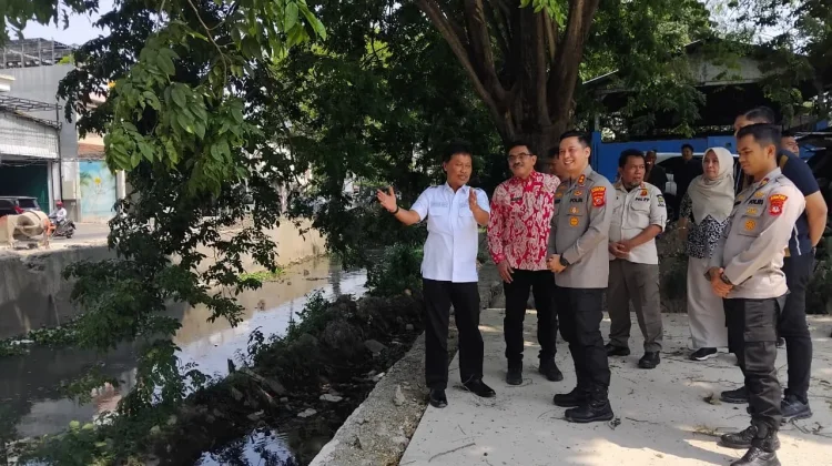 Wali Kota Cirebon Tinjau Penataan Sungai Sukalila, Progres Capai 51 Persen