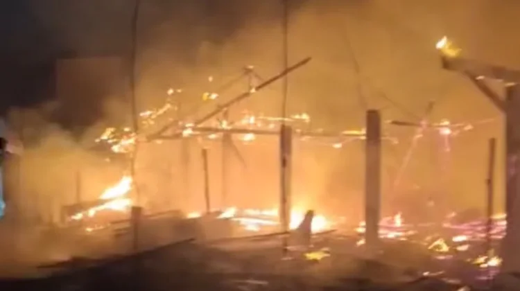 Puluhan Lapak di Pasar Tegal Gubug Cirebon Hangus Terbakar