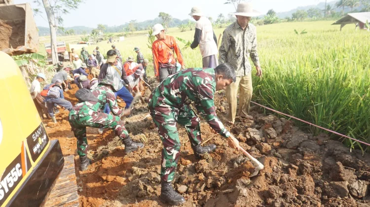 Sinergi TNI & Warga Percepat Akses Infrastruktur Strategis di Majalengka