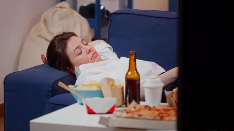 Lapar tengah malam hadahal sudah makan? ini penyebab dan solusinya