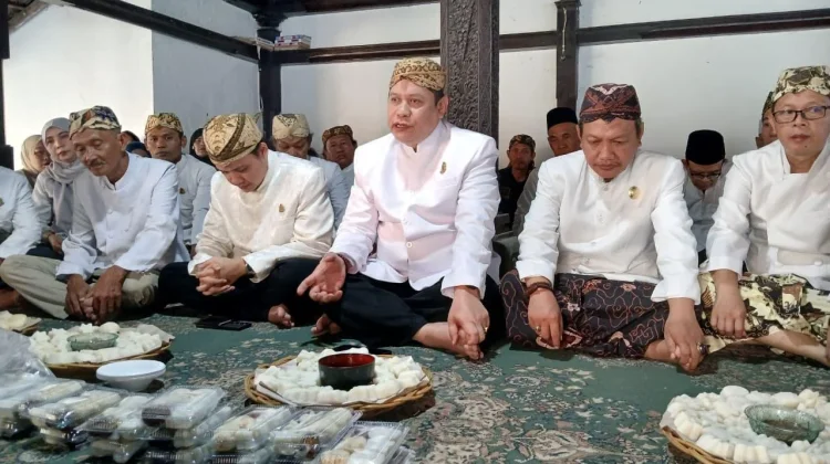 Beragam Tradisi Warnai Rangkaian Muludan di Keraton Kasepuhan