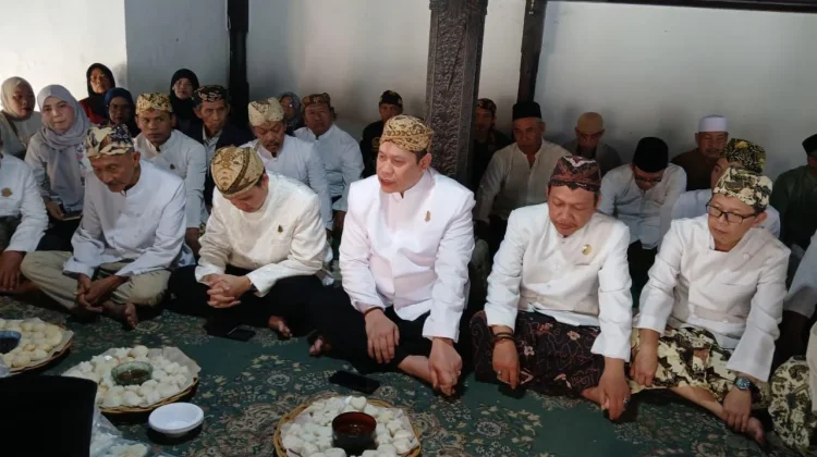 Keraton Kasepuhan Lestarikan Tradisi Apeman, Simbol Syukur dan Doa Bersama