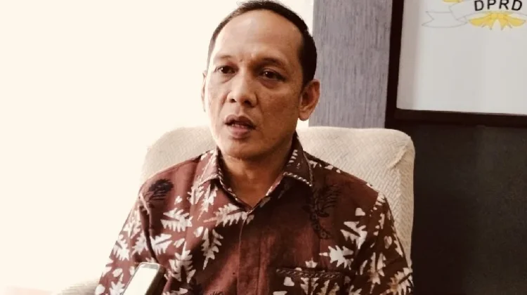 Tongkang Tumpahkan Batu bara, Laut Cirebon Tercemar, DPRD Desak Evakuasi