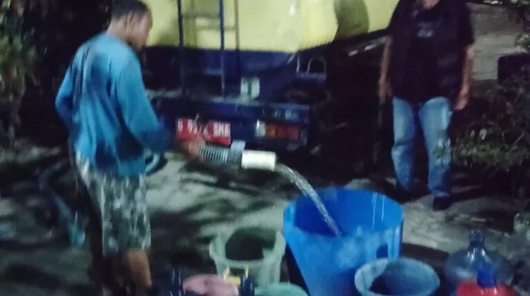Perumdam Indramayu Salurkan Air Bersih imbas Kemarau Sungai Cimanuk