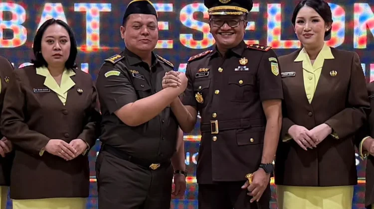 Sukmadjaya Negara Serahkan Jabatan Kajari Majalengka ke Regi Komara