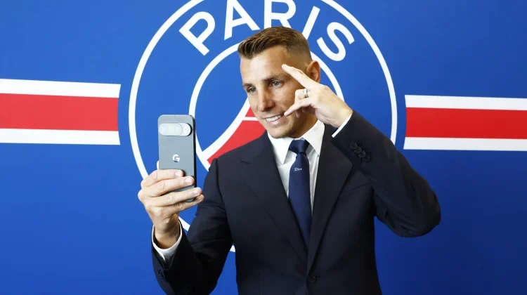 Lucas Digne Resmi Bergabung dengan PSG
