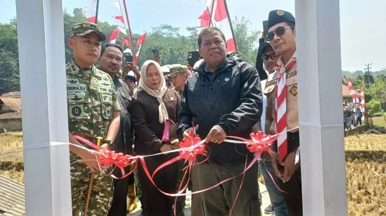 Bupati dan Dandim Majalengka Resmikan Jembatan Perintis Garuda Merah Putih