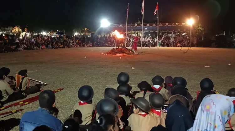 Tradisi Api Unggun Pramuka Simbol Semangat Generasi Muda