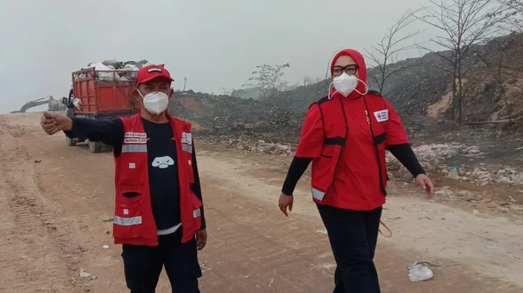 PMI Kuningan Bergerak, Dukung Penanganan Kebakaran TPA Ciniru