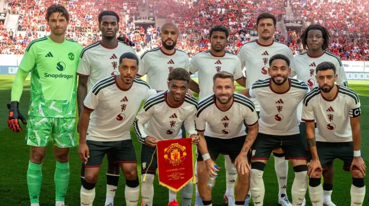 MU Tumbang dari AC Milan 2-4, Michael Carrick Tetap Tenang