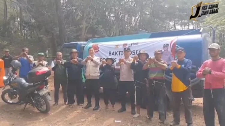 Kepedulian Polri Mengalir, Polsek Majalengka Salurkan Air Bersih untuk Warga