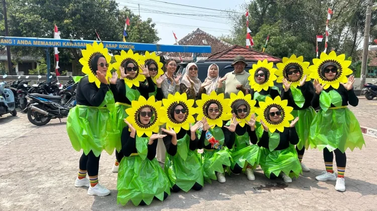 HUT Ke-81 RI, Warga Ciawigajah Cirebon Perkuat Gotong Royong