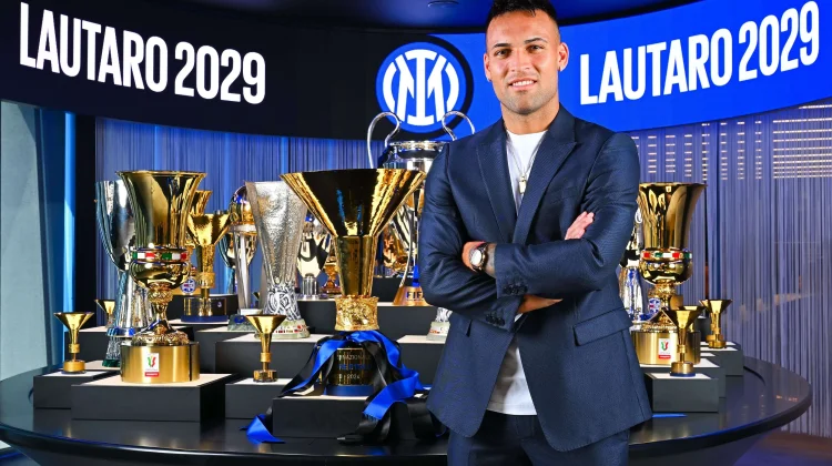 Fabrizio Romano Bantah Rumor Transfer Lautaro Martínez ke Barcelona?
