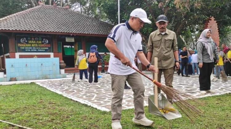 Bupati Kuningan Ajak Warga Rawat Makam dan Jaga Warisan Leluhur