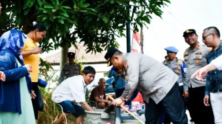 Kemarau Panjang, 1.700 KK di Desa Slangit Kabupaten Cirebon Kesulitan Air Bersih
