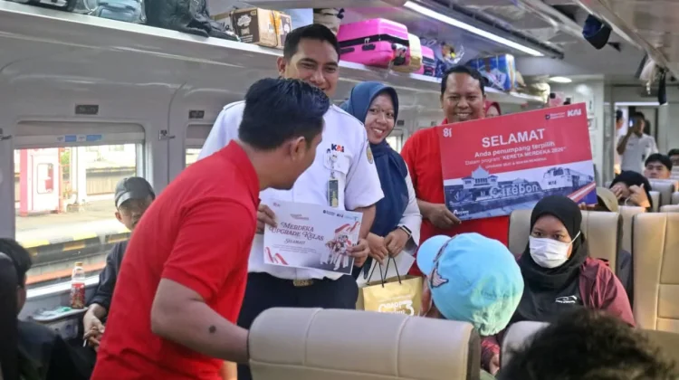 HUT ke-81 RI, KAI Daop 3 Cirebon Beri Apresiasi Pelanggan
