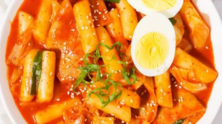 Tteokbokki Homemade, Camilan Korea Pedas yang Bisa Dibuat di Rumah