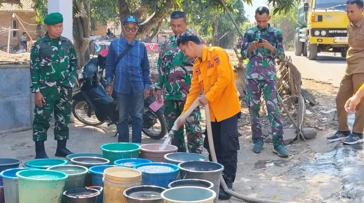 Kodim Cirebon Salurkan 8.000 Liter Air Bersih di Argasunya