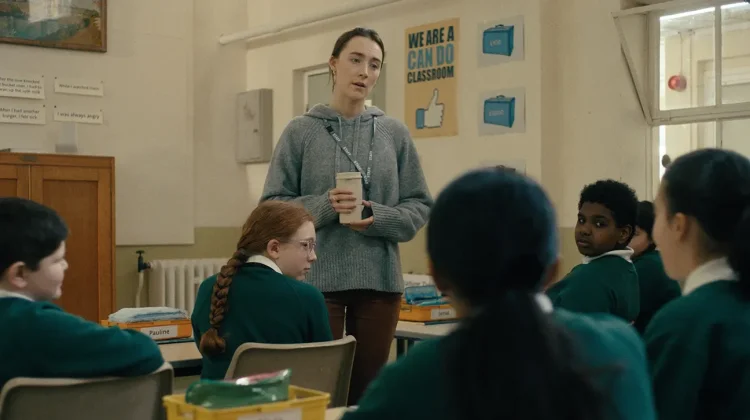 Saoirse Ronan Berambisi Perankan Musuh Utama James Bond