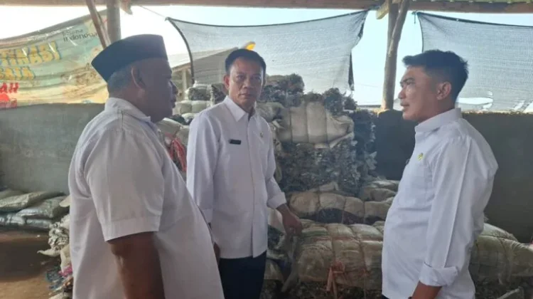 Sampah dan Banjir Jadi Alasan Desa Ciawigajah Kabupaten Cirebon Bangun TPS 3R