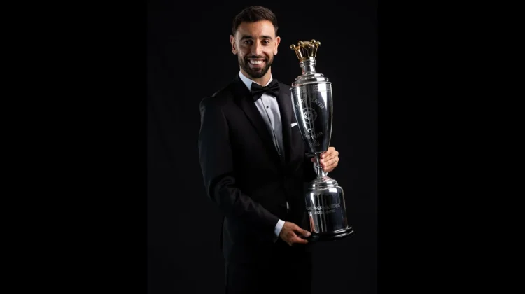 Bruno Fernandes Raih Pemain Terbaik PFA 2025/2026