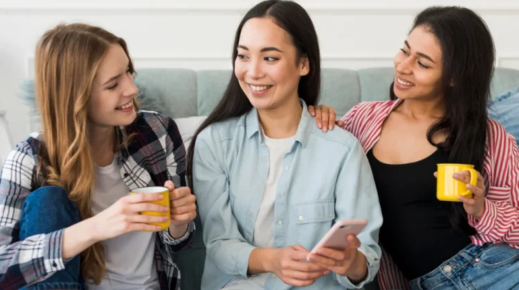 Bertemu Teman Bisa Bantu Tingkatkan Mood
