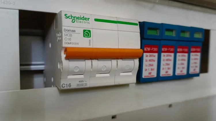 MCB KWh Meter Sering Mati Duluan daripada MCB Instalasi Rumah, Ini Sebabnya!