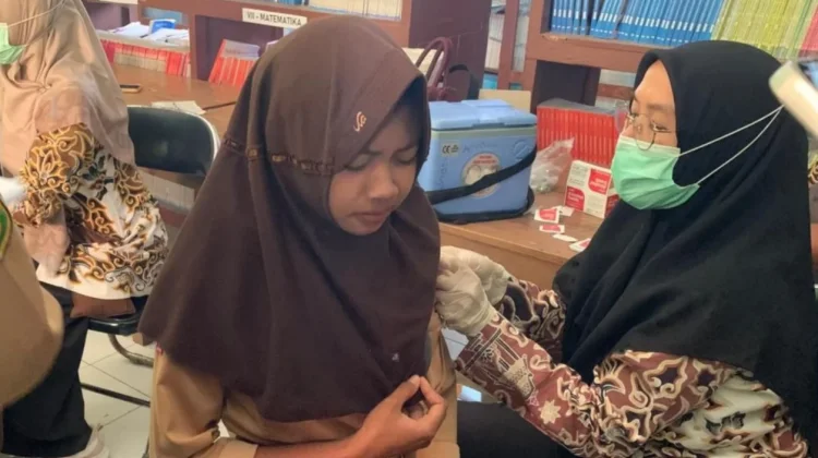 MTsN 8 Cirebon Perkuat Upaya Preventif melalui Imunisasi HPV & Skrining Kesehatan