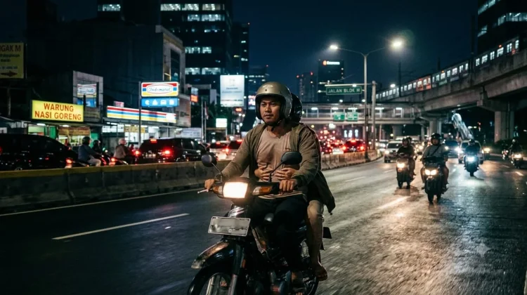 Efek Berkendara Roda Dua bagi Kesehatan tanpa Penutup Dada