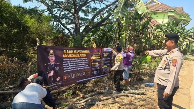 Sat Binmas Polres Indramayu Edukasi Warga Cegah Karhutla