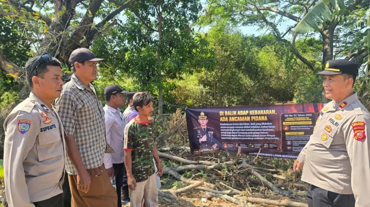 Sat Binmas Polres Indramayu Edukasi Warga Cegah Karhutla