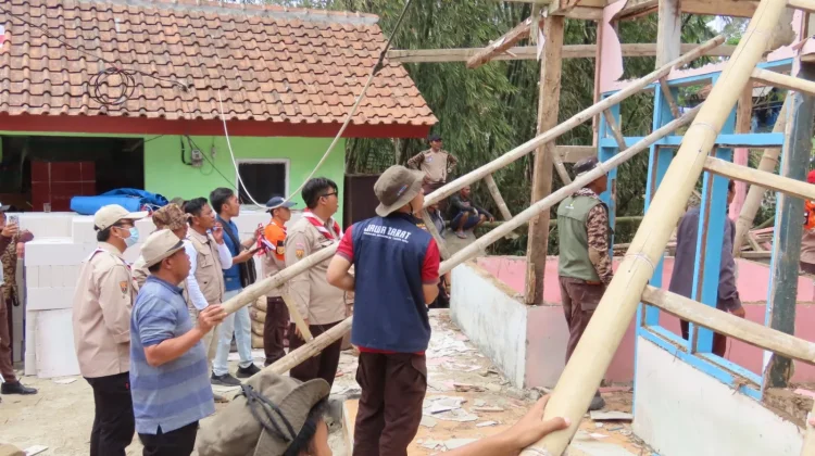 BAZNAS-Pramuka Kolaborasi Rutilahu, Kwarcab Majalengka Raih Lencana Karya Bakti