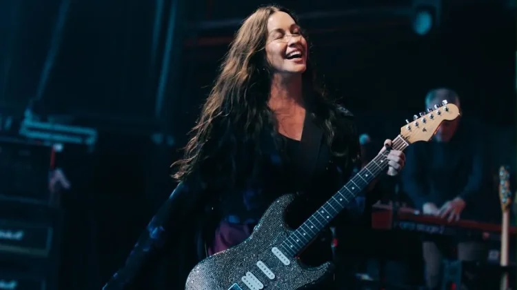 Alanis Morissette Gugat Mantan Manajer Tur Atas Dugaan Pemerasan & Penipuan