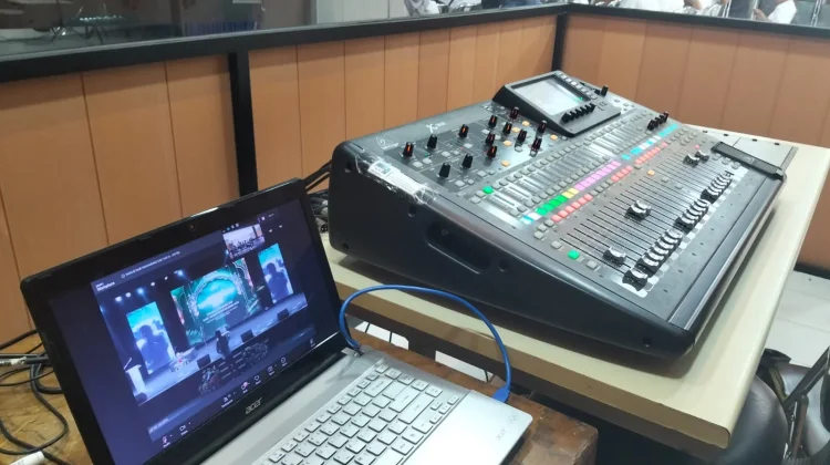FOH Ada di Depan Panggung, Ini Alasannya