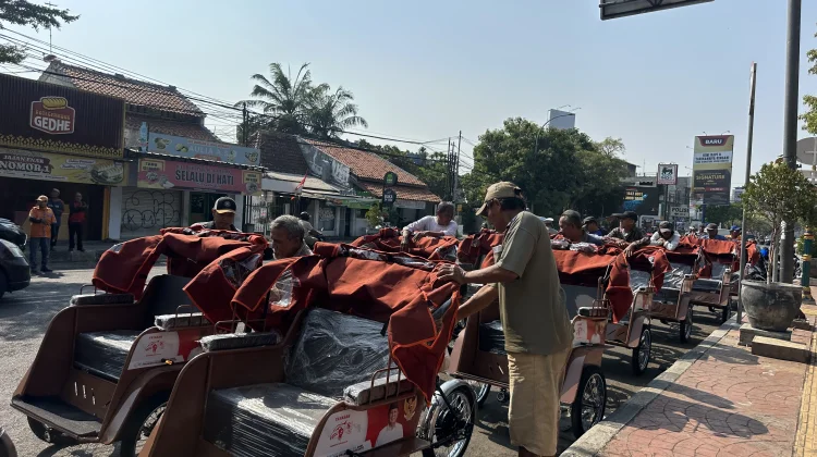 Wali Kota Cirebon Imbau Pengemudi Merawat Becak Listrik Bantuan Presiden