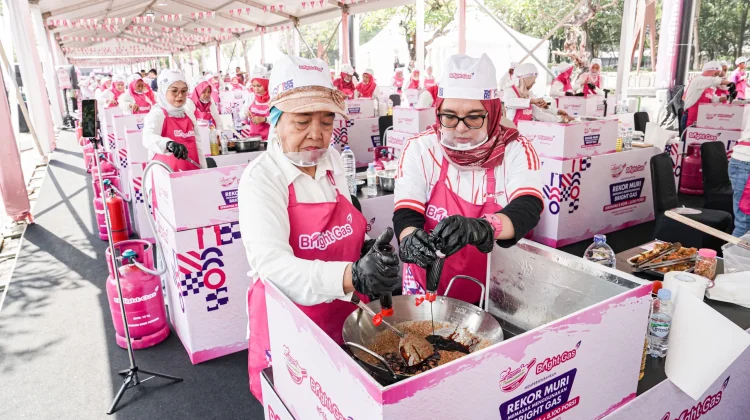 Masak Serentak di 8 Kota: Pertamina Patra Niaga Tebar 8.100 Porsi Makanan