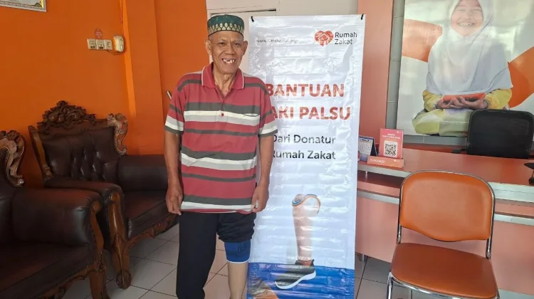 Rumah Zakat Bantu Pengukuran Kaki Palsu Pak Madali di Cirebon
