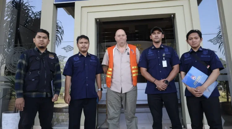 Imigrasi Cirebon Deportasi WNA Australia Melebihi Izin Tinggal 62 Hari
