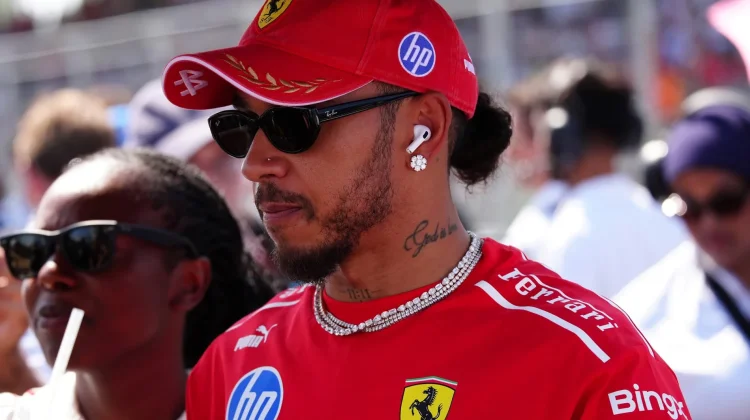 Lewis Hamilton 'Lempar Handuk' untuk Musim Ini